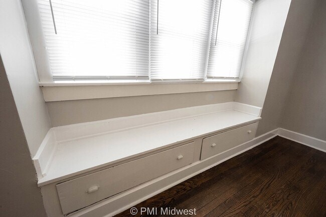 Building Photo - 1529 E Ohio St