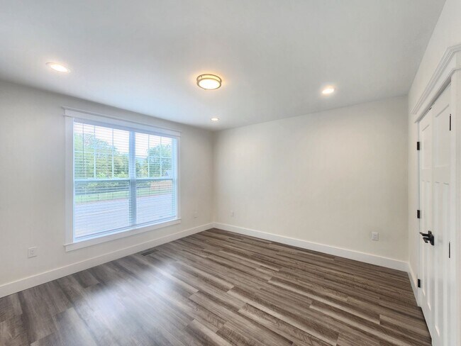 Building Photo - 1128 Blueview Dr