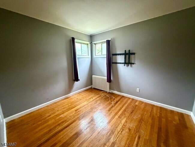 Building Photo - 5 Mulberry Ln