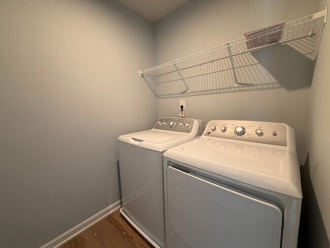 Building Photo - 205 Tormore Dr