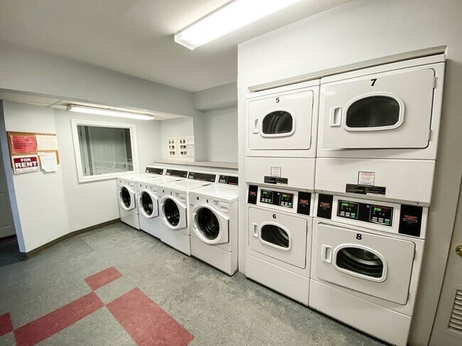 Building Photo - 1454 Beacon St