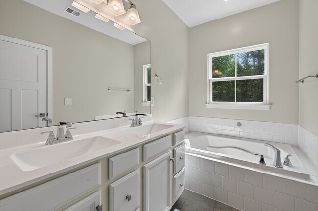 Building Photo - 949 Centurion Cir