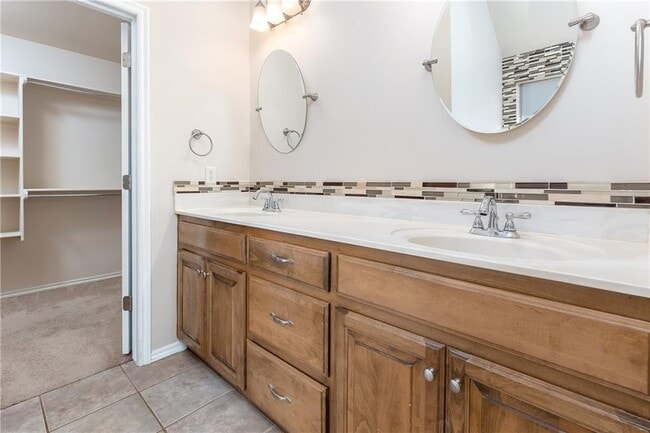 Building Photo - 17024 Woodvine Dr