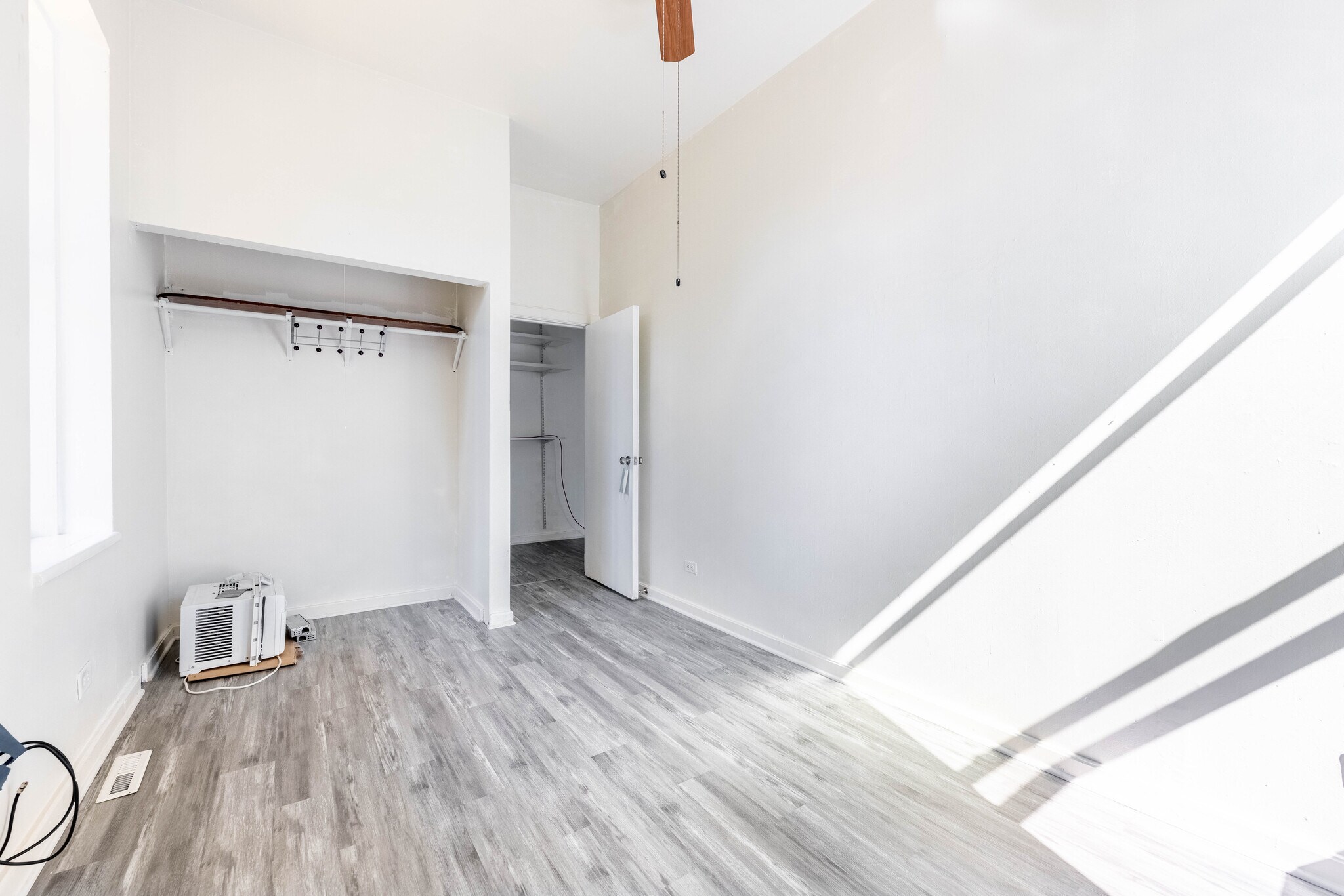 Building Photo - 901 W 19th St