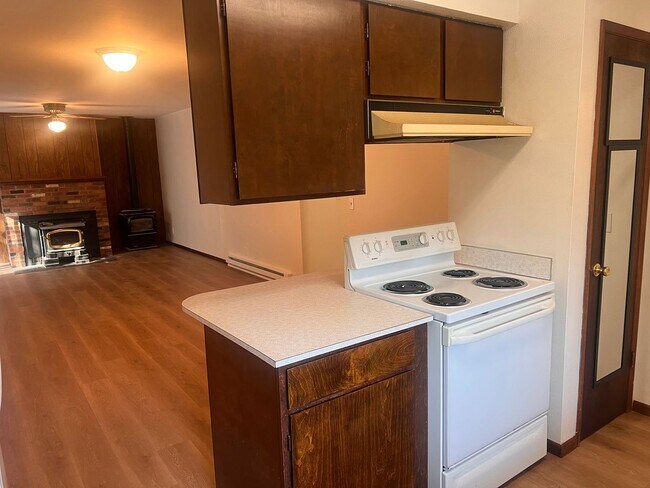 Building Photo - Holiday Savings - $500 Off 1st Months's Rent - Charming 3bd/2 Home