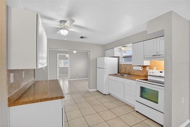 Building Photo - 685 71st Ave N