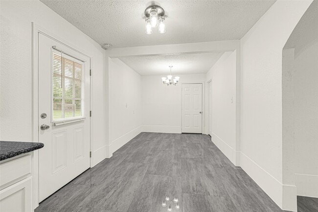 Building Photo - 506 Edgebrook Dr