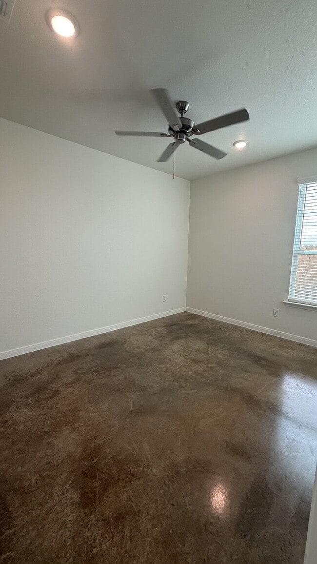 Building Photo - 2015 Bear Grass Rdg Rd