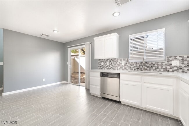 Building Photo - 11981 Fairfax Ridge St