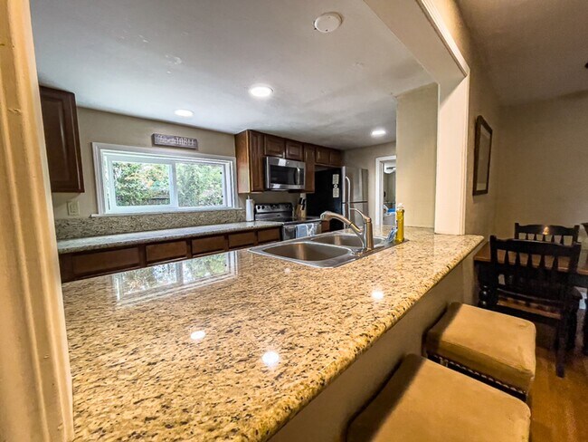 Building Photo - Arnold House