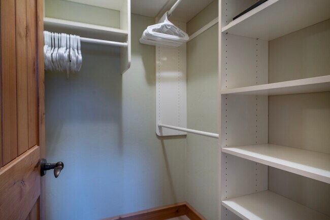 Building Photo - 150 Adams St