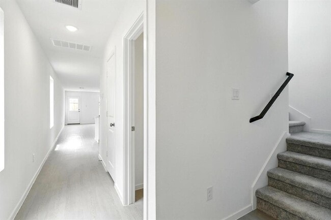 Building Photo - 18210 Via Aurelia Dr