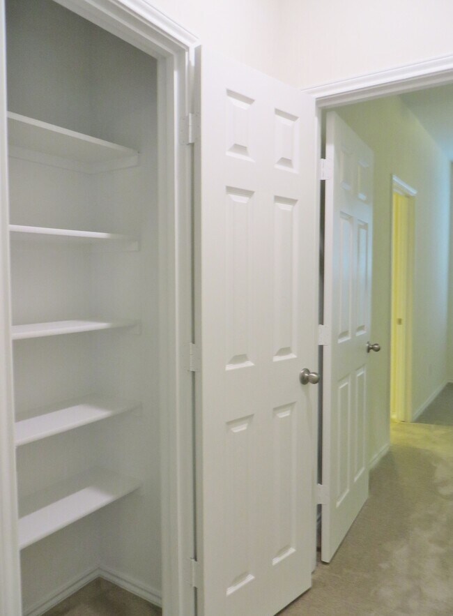 Building Photo - 4 Bedroom 2 Bathroom Creekside At Georgetown Village Home