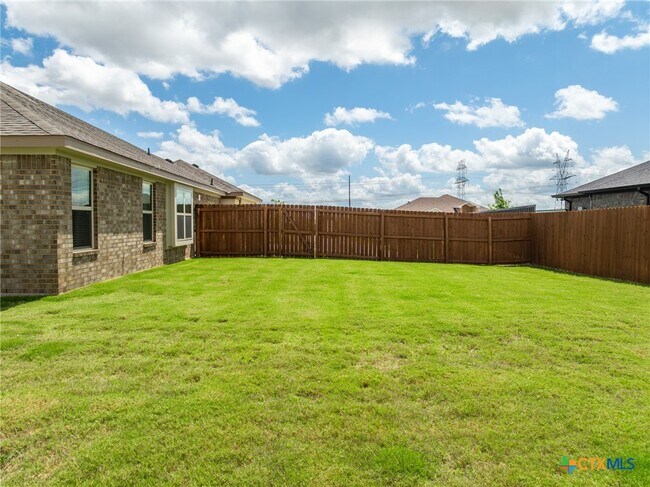 Building Photo - 2509 Meadow Lark Dr