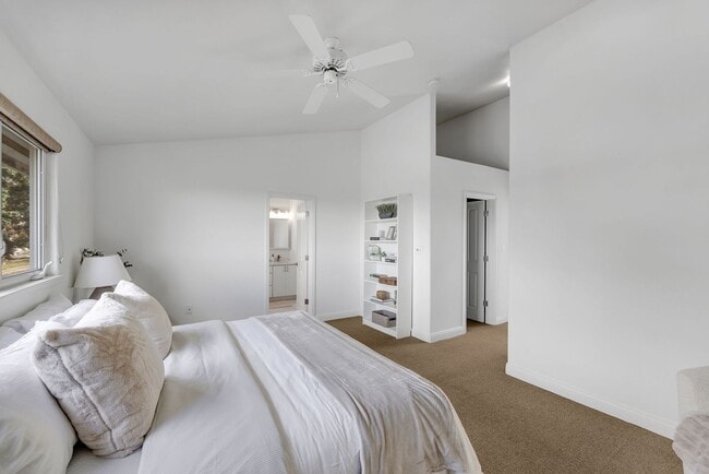 Building Photo - Spacious Upcountry Townhome with Ocean Vie...