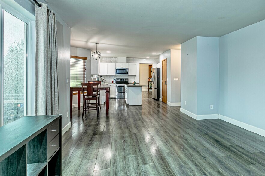 Building Photo - 4601 Nassau Ave NE