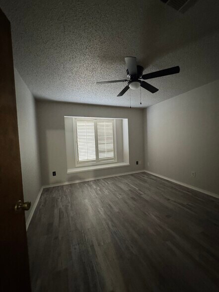 Building Photo - 8608 Geneva Ave