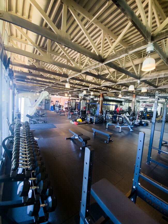 Building Photo - 5600 Hillcrest Ln