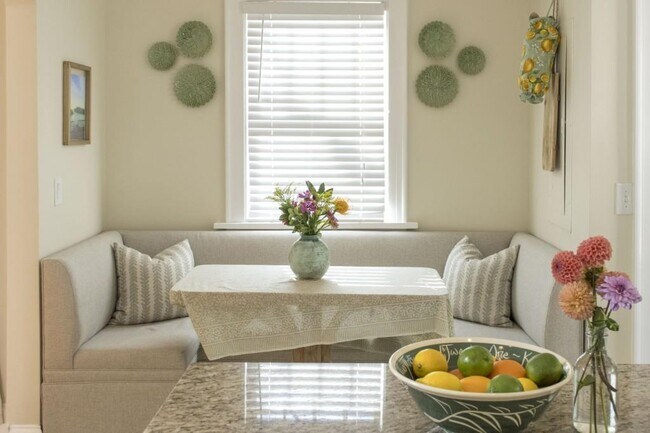 Building Photo - 801 Durant Pl NE