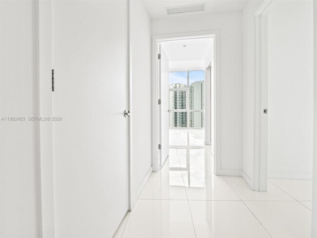 Building Photo - 851 NE 1st Ave