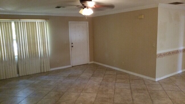 Building Photo - 3 Bed / 2 Bath Home in Venice - Rent with ...