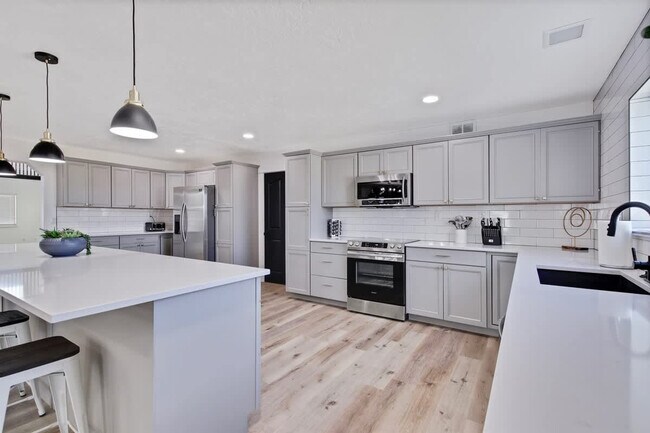 Building Photo - 4611 S Merrivale Pl