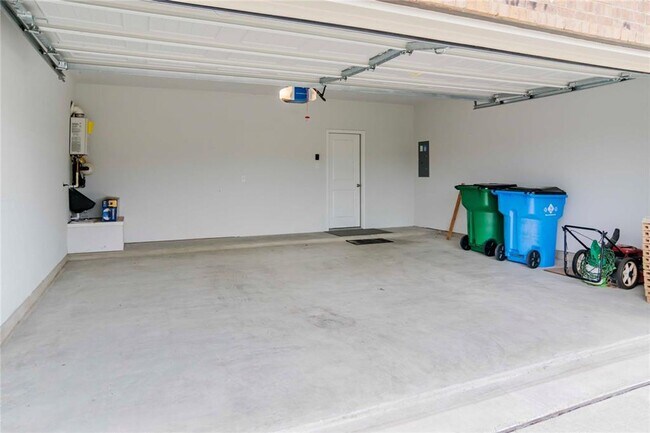 Building Photo - 5713 Pleasanton Pkwy