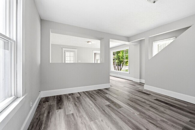 Building Photo - Newly Renovated 2 Bedroom Single Family Home
