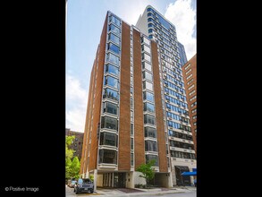 Building Photo - 227 E Walton Pl