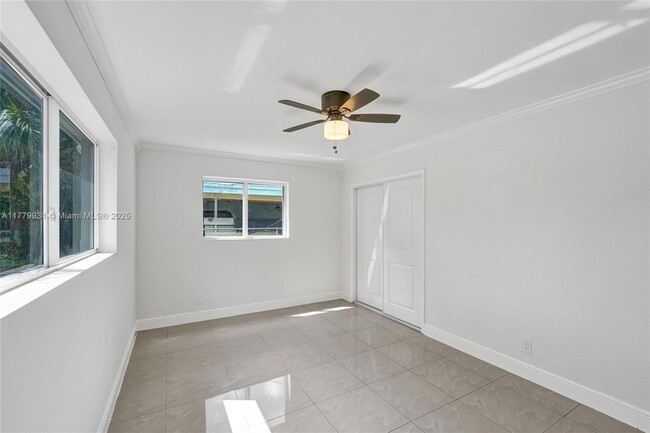 Building Photo - 924 N 30th Rd