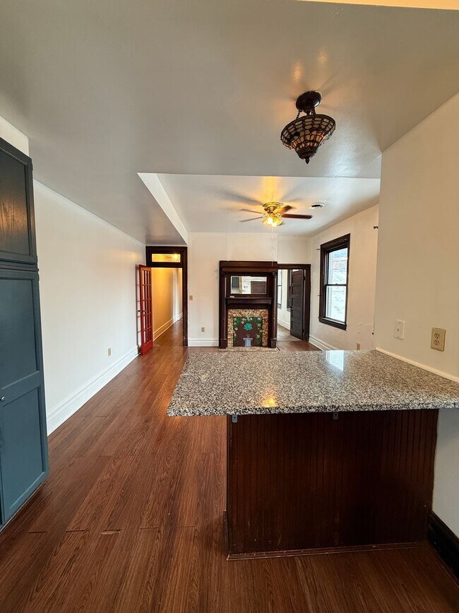 Building Photo - 1309 E Carson St