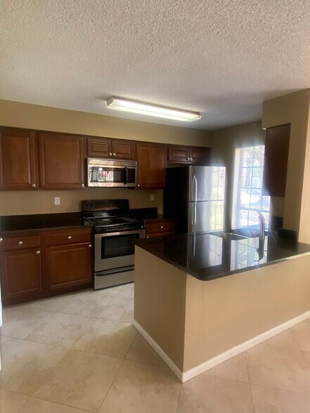 Building Photo - 8724 Mallard Reserve Dr