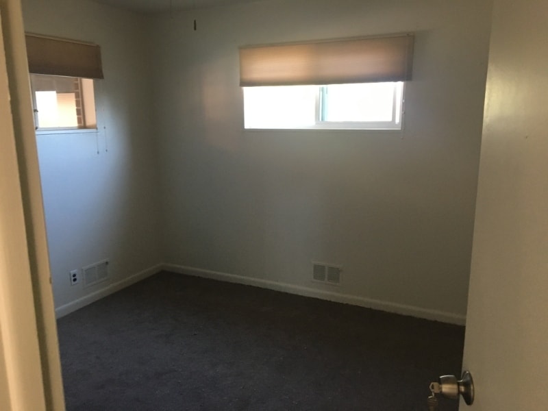 Building Photo - 481 W 70th Pl