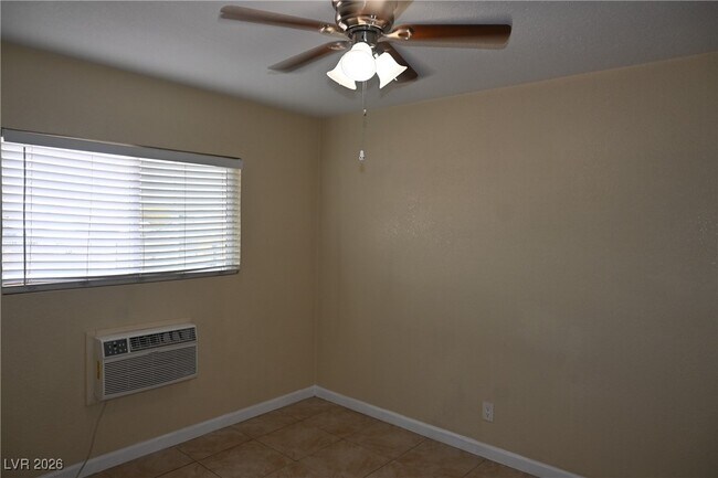 Building Photo - 320 N 16th St