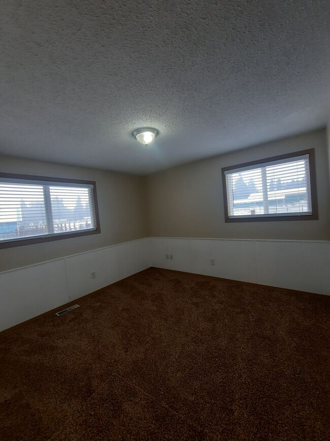 Building Photo - STATUS: PENDING APPLICATION  -R137 | $2400...