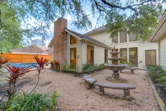 Building Photo - 714 Last Arrow Dr