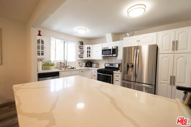 Building Photo - 19119 Sylvan St