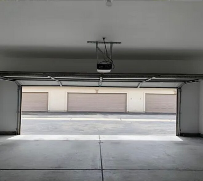 Building Photo - 1460 Rancho Rose Way