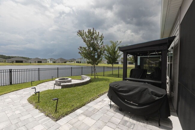 Building Photo - 4 Bedroom 2 Bath home for rent with beauti...