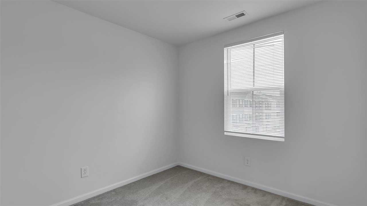 Building Photo - 992 Rushing Ln