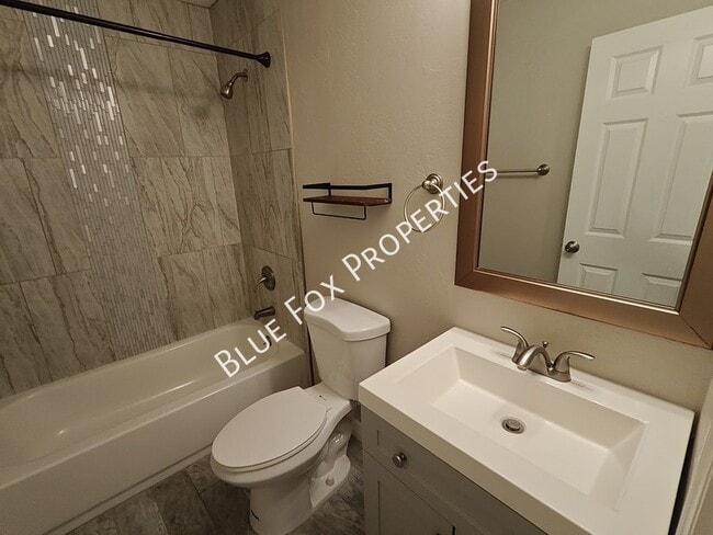 Building Photo - 619 S Highland Ave