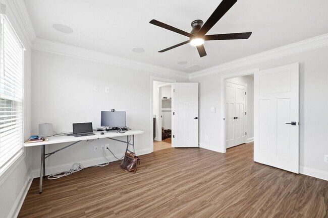 Building Photo - 768 Park Ridge Dr