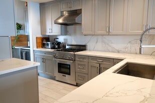 Building Photo - 425 E Ocean Blvd