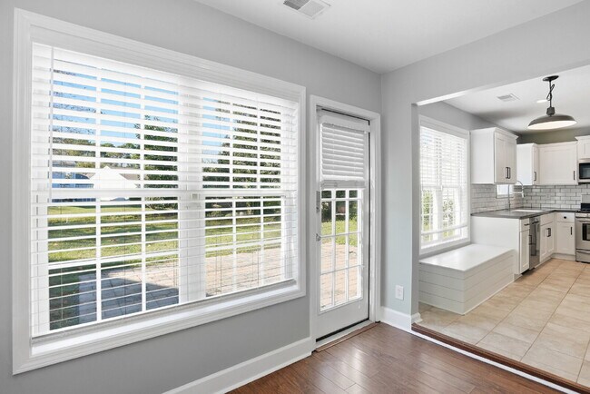 Building Photo - Bright and Airy Three Bedroom Home in Lake Linden! *MOVE IN SPECIAL AVAILABLE*