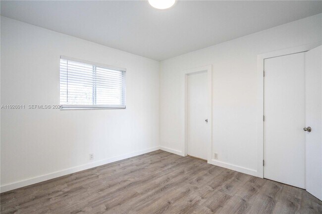 Building Photo - 1750 S Treasure Dr