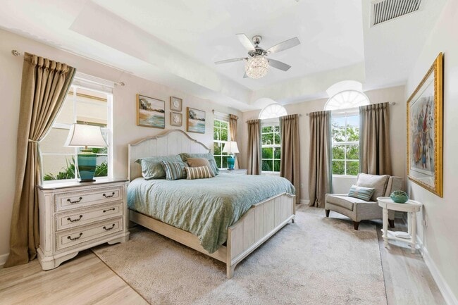 Building Photo - 11850 Valencia Gardens Ave