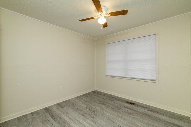 Building Photo - 219 Highland Ave