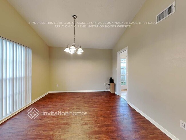 Building Photo - 2464 Carolton Rd