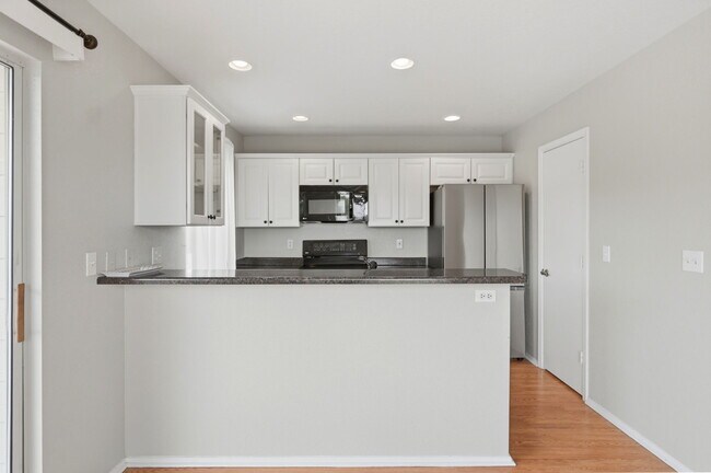 Building Photo - 3150 Cascades Ct