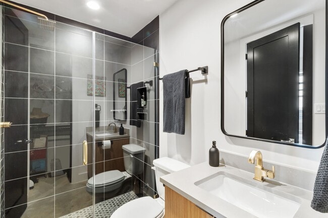 Building Photo - 1504 Ennis St